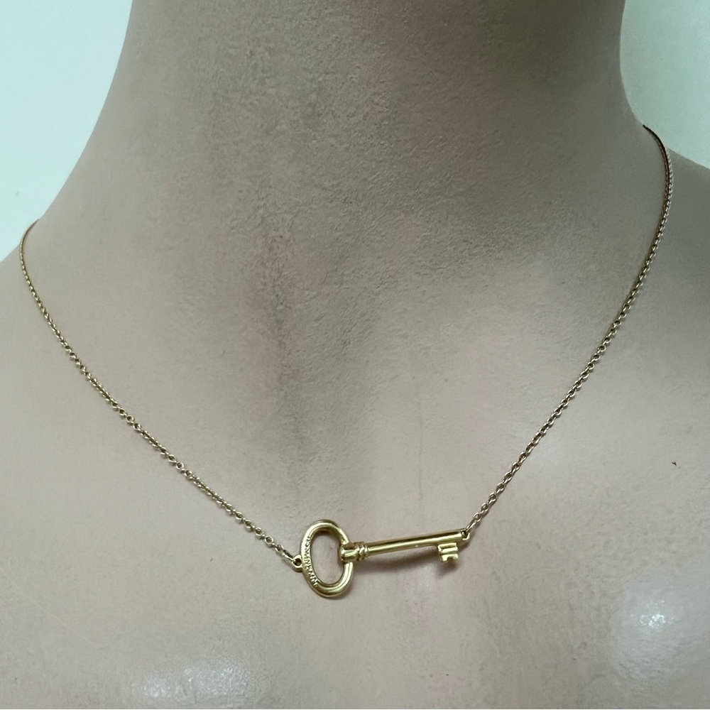 🔴Authentic VINTAGE TIFFANY & CO 18K GOLD Attached Key Pendent Chain Necklace 🔴 - Picture 3 of 12